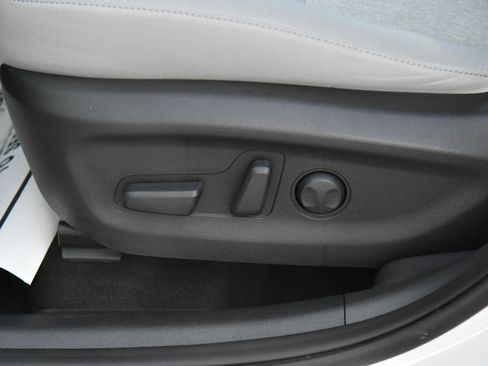 Used 2023 Hyundai Kona SE image 17