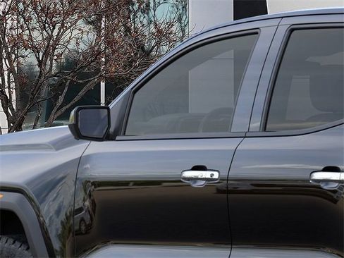 New 2026 GMC Canyon Denali w/ LPO, Denali Black Edition image 12