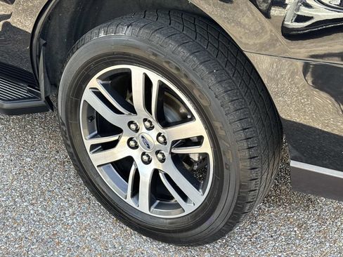 Used 2024 Ford Expedition Limited RWD image 5