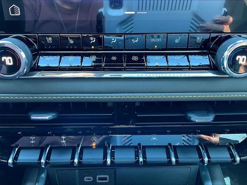 Used 2024 Chevrolet Colorado ZR2 w/ ZR2 Convenience Package III image 24