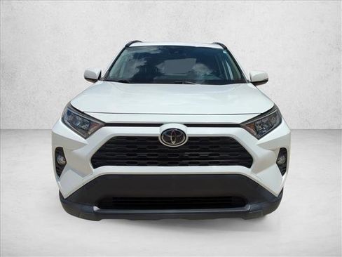 Used 2019 Toyota RAV4 XLE w/ Convenience Package FWD image 2