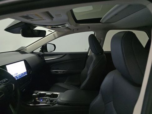Used 2025 Lexus NX 250 FWD w/ Cold Area Package image 8