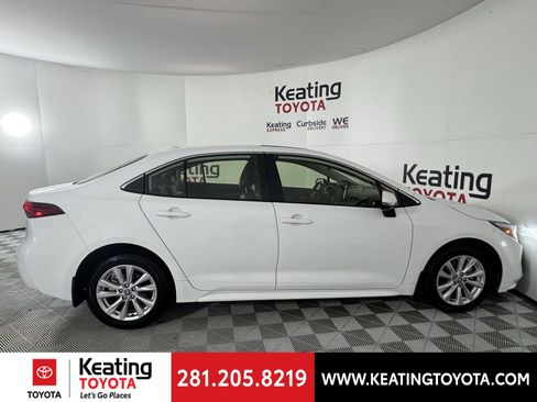 Used 2024 Toyota Corolla XLE image 4