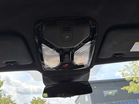 Used 2025 BMW X5 sDrive40i w/ M Sport Package RWD image 47