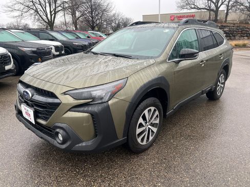 Certified 2025 Subaru Outback Premium w/ Popular Package #1A image 3