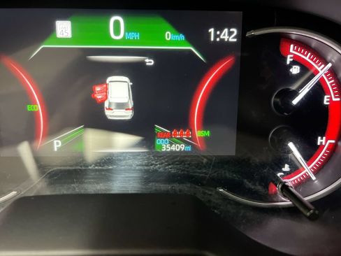 Used 2025 Toyota RAV4 XLE AWD/4WD image 13