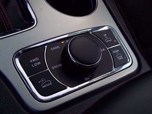 Used 2018 Jeep Grand Cherokee Trailhawk image 26