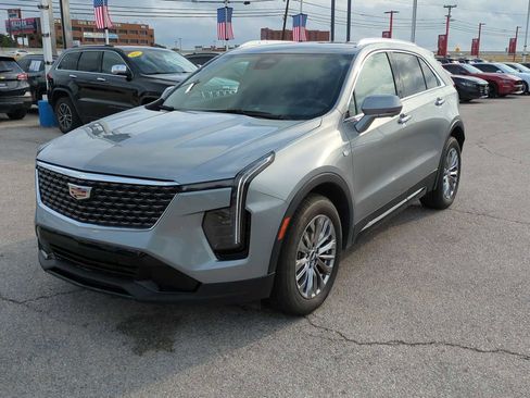 Used 2025 Cadillac XT4 Premium Luxury image 4