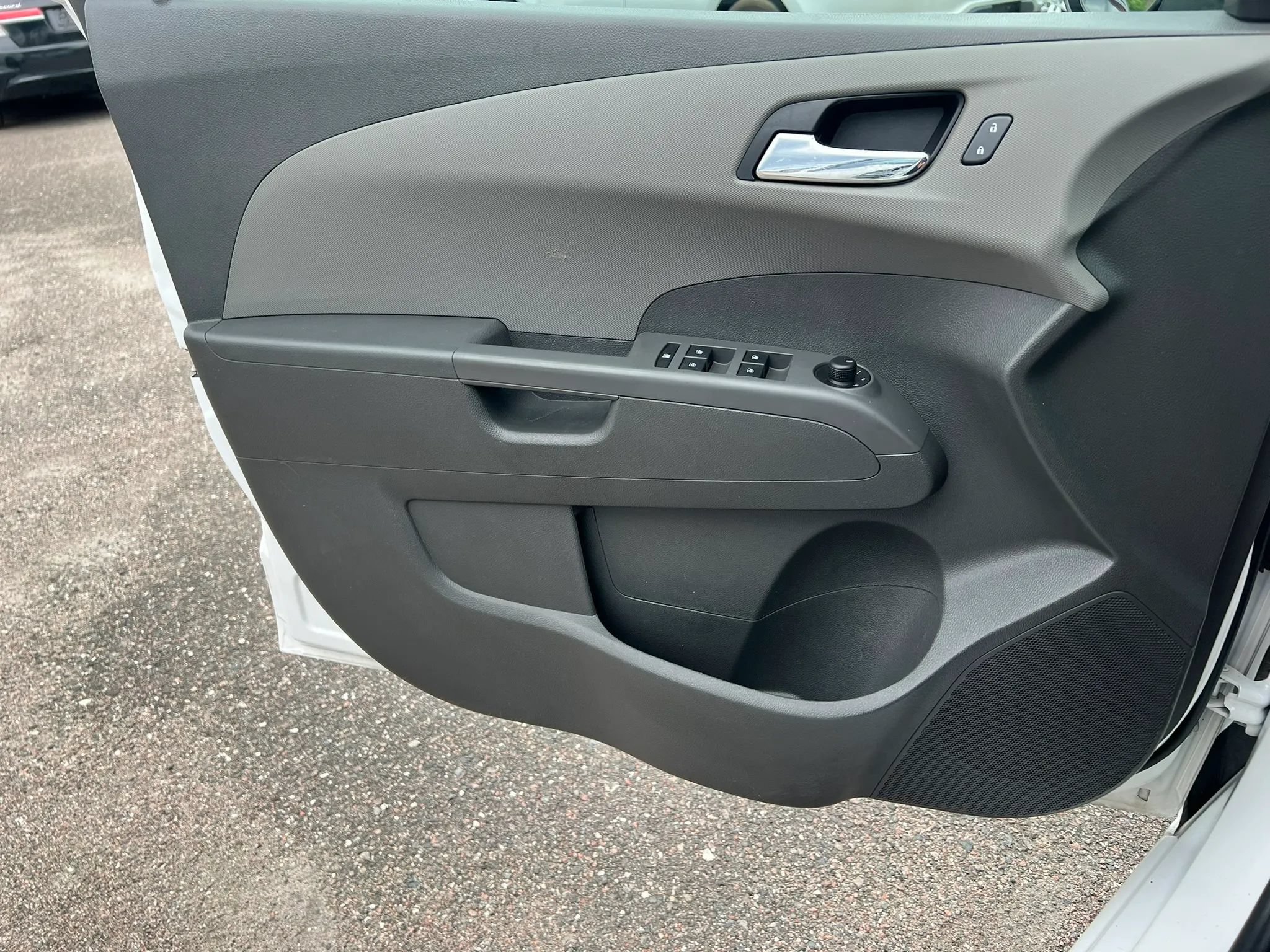 Used 2015 Chevrolet Sonic LT FWD image 5