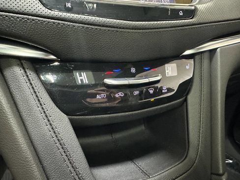 Used 2024 Cadillac XT6 Luxury w/ LPO, Floor Liner Package image 46