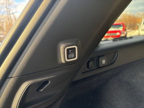 Used 2023 Jeep Grand Cherokee Overland w/ Luxury Tech Group IV image 12