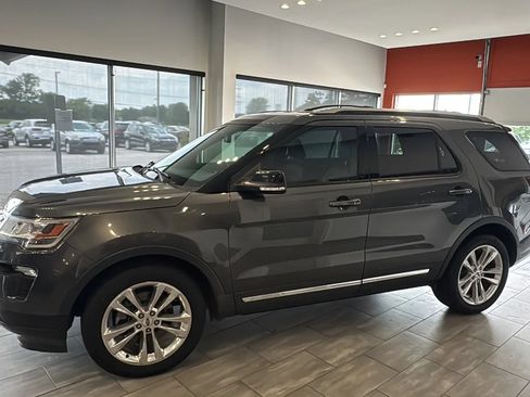 Used 2018 Ford Explorer XLT w/ Equipment Group 202A FWD image 8