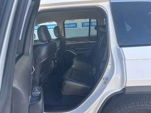 Used 2022 Jeep Grand Cherokee Limited image 30