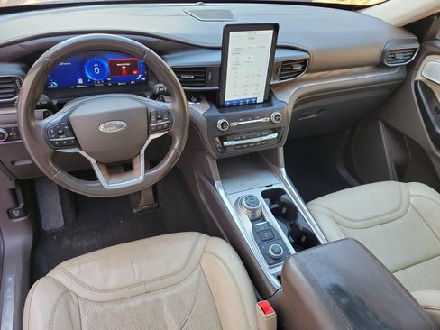 Used 2020 Ford Explorer Platinum w/ Premium Technology Package image 16