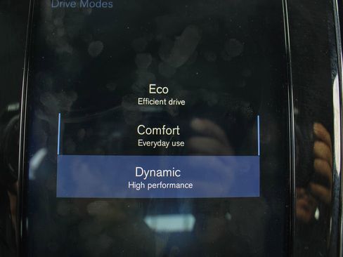 Used 2020 Volvo V60 T5 Momentum w/ Protection Package Premier image 31