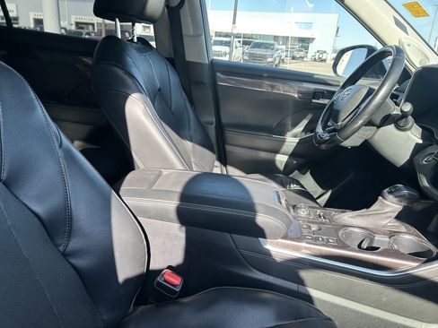 Used 2023 Toyota Highlander Limited AWD/4WD image 12