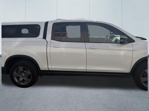 Used 2025 Honda Ridgeline TrailSport image 2