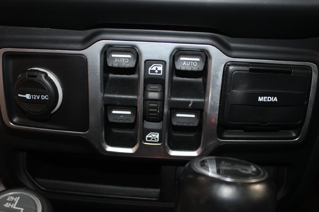 Used 2018 Jeep Wrangler Unlimited Sahara AWD/4WD image 42