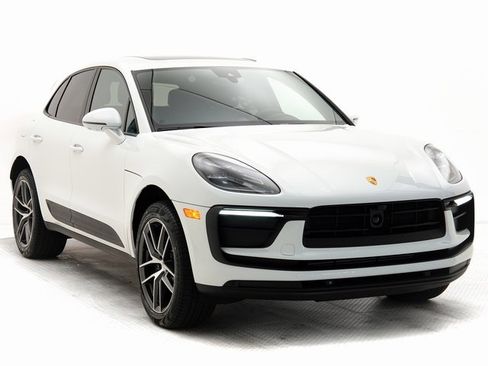 New 2025 Porsche Macan image 30