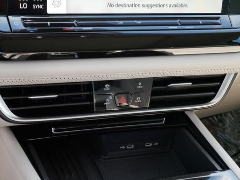 Certified 2025 Volkswagen Atlas SEL Premium R-Line AWD/4WD image 23