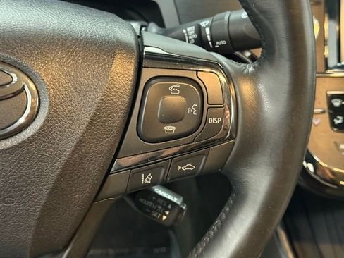 Used 2018 Toyota Avalon Limited image 18