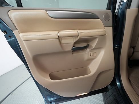 Used 2014 Nissan Armada SV image 16