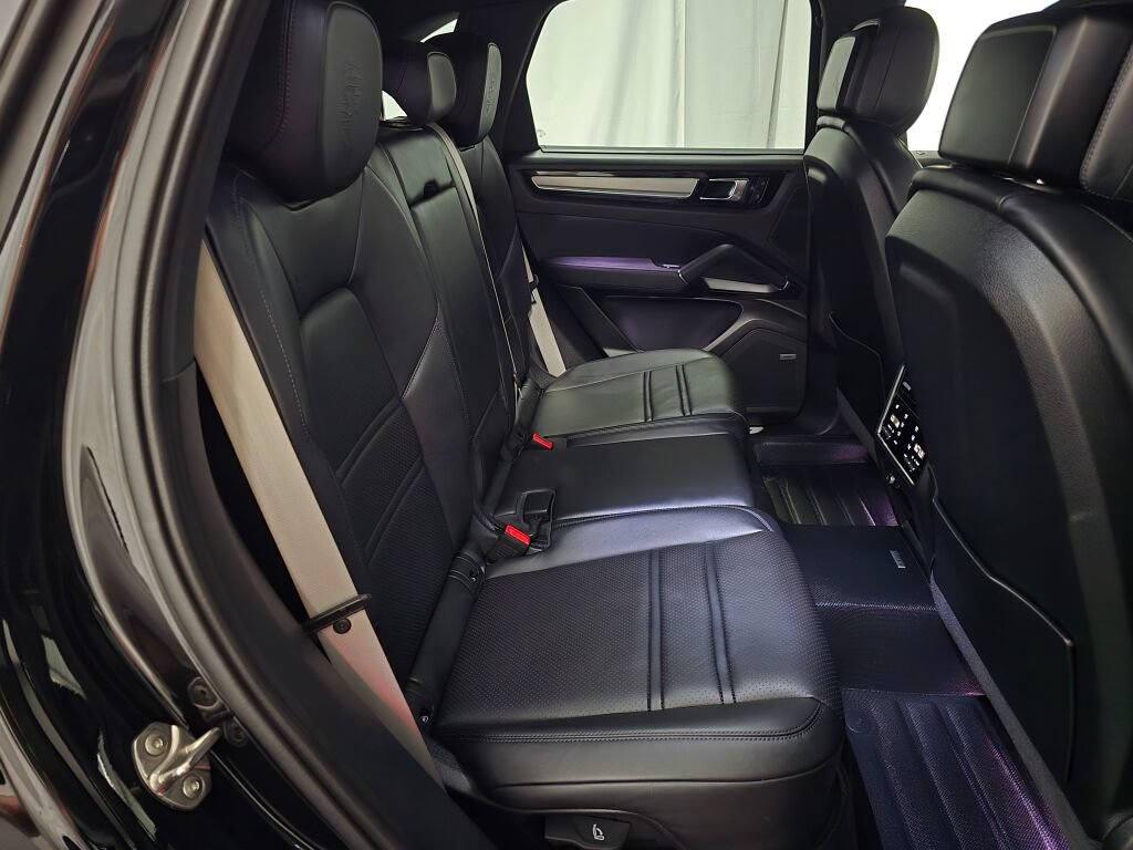 Certified 2023 Porsche Cayenne Platinum Edition AWD/4WD image 25