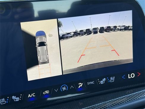 New 2026 Chevrolet Traverse High Country image 16