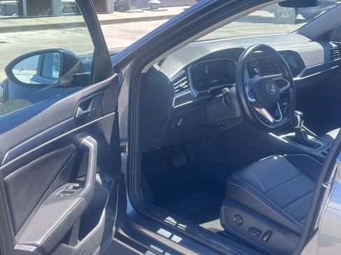 Used 2024 Volkswagen Jetta SE FWD image 8