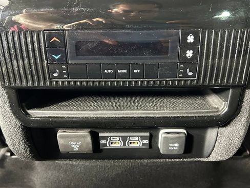 Used 2022 Jeep Wagoneer Series III AWD/4WD image 20