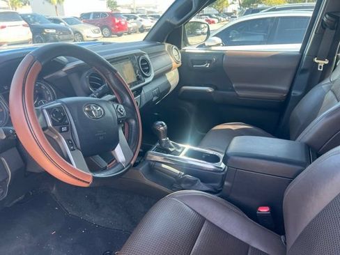 Used 2017 Toyota Tacoma Limited w/ Tow Package AWD/4WD image 4