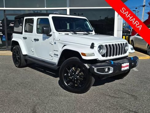 Used 2024 Jeep Wrangler Unlimited Sahara w/ Technology Group AWD/4WD image 2