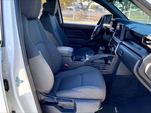 Used 2024 Toyota Tacoma SR image 8