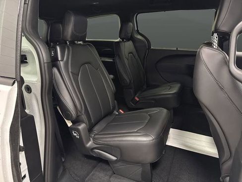 New 2026 Chrysler Pacifica Select w/ S Appearance Package image 30