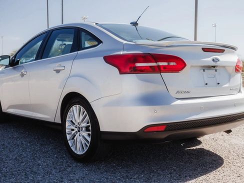 Used 2018 Ford Focus Titanium image 8