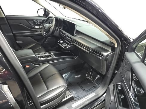Used 2024 Lincoln Corsair AWD image 20