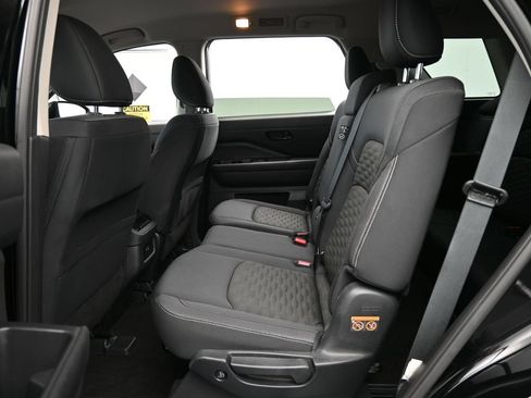 Used 2025 Nissan Pathfinder SV FWD image 31