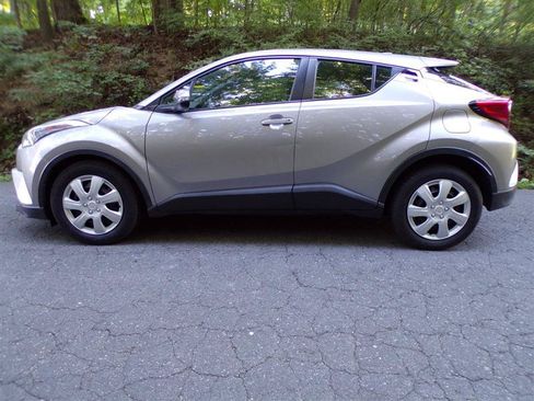 Used 2019 Toyota C-HR LE FWD image 12