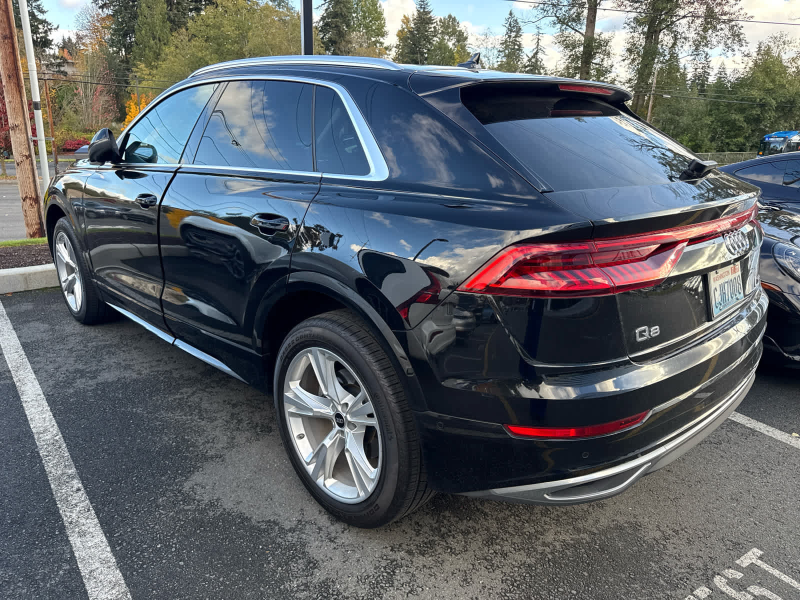 Used 2023 Audi Q8 Premium AWD/4WD image 4