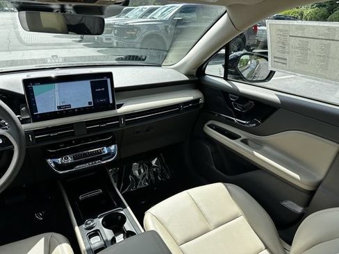 Certified 2023 Lincoln Corsair AWD w/ Equipment Group 101A image 17