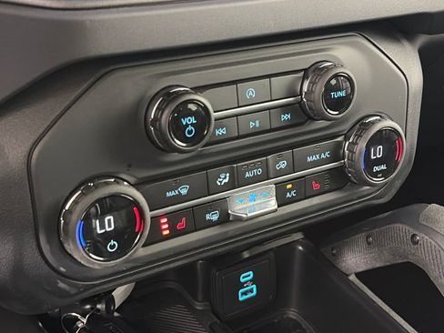 Used 2025 Ford Bronco Big Bend w/ Black Diamond Package AWD/4WD image 19