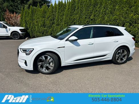 Used 2021 Audi e-tron Premium w/ Convenience Plus Package AWD/4WD image 3
