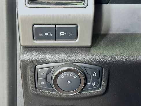 Used 2018 Ford F150 Platinum w/ Equipment Group 701A Luxury image 21