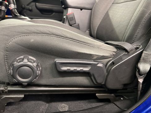 Used 2020 Jeep Wrangler Unlimited Sport image 26