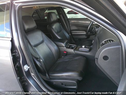 Used 2019 Chrysler 300 Limited image 27