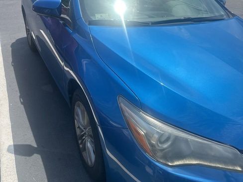 Used 2017 Toyota Camry SE w/ Moonroof Package FWD image 5