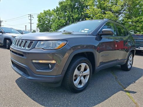 Used 2020 Jeep Compass Latitude w/ Popular Equipment Group AWD/4WD image 3