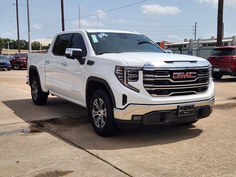 Used 2025 GMC Sierra 1500 SLT RWD image 4