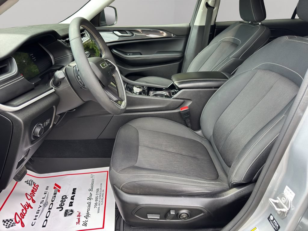 Used 2023 Jeep Grand Cherokee L Laredo w/ Luxury Tech Group I RWD image 3