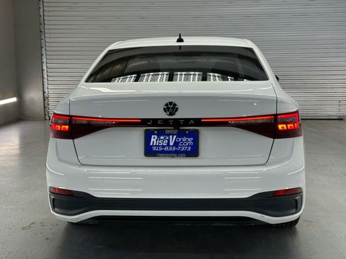 Used 2025 Volkswagen Jetta Sport FWD image 5
